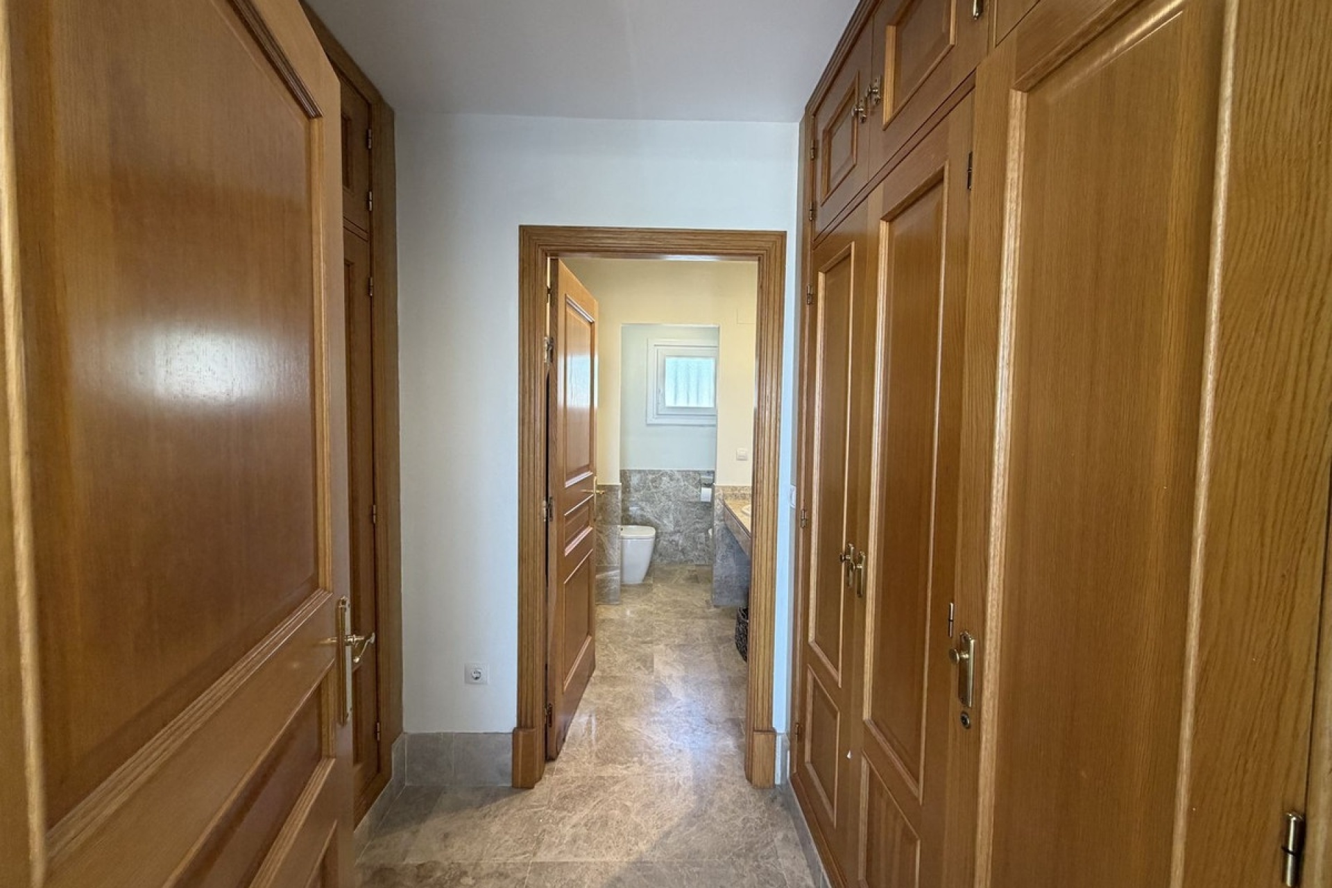Resale - Villa - Marbella - Santa Clara