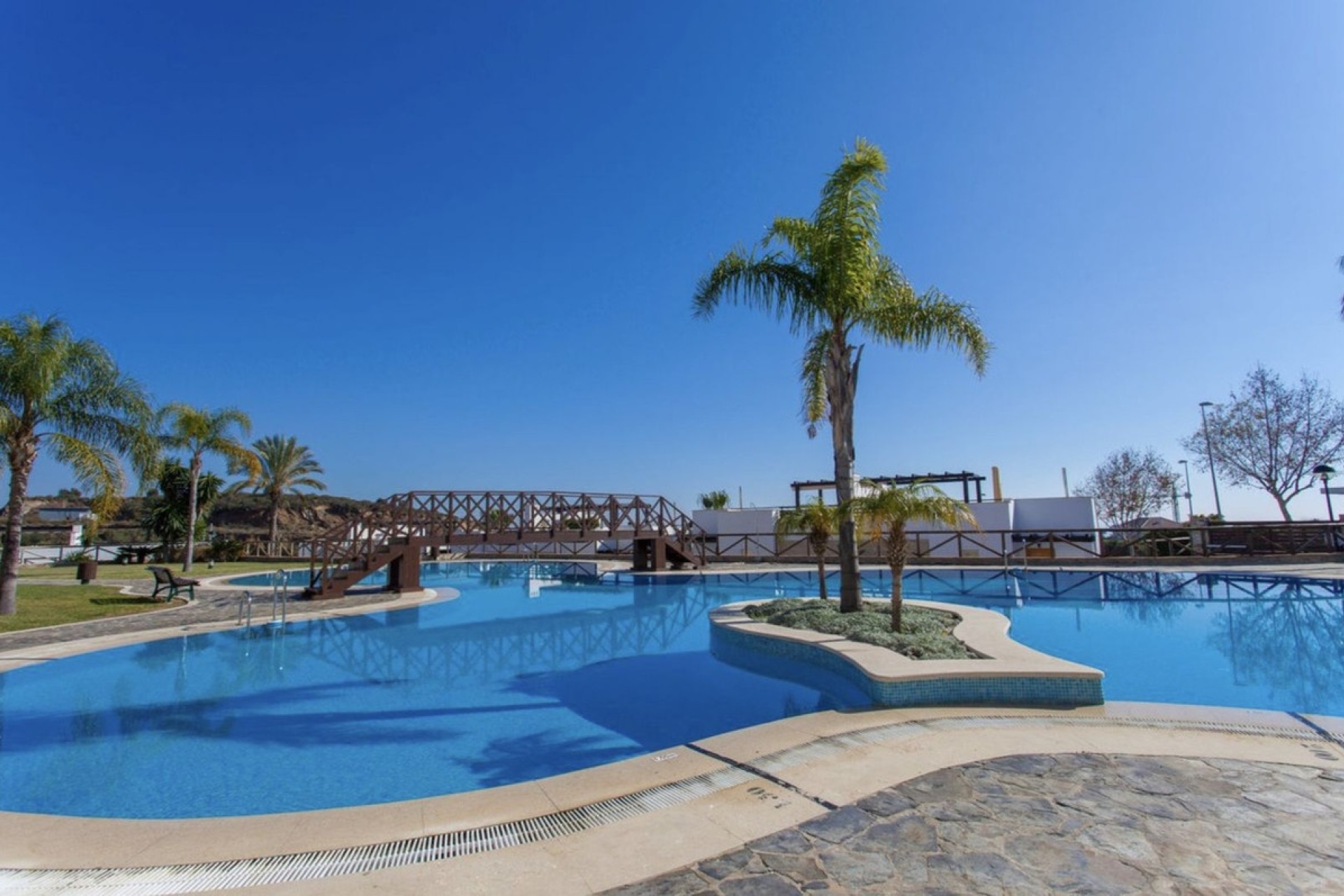 Resale - Villa - Marbella - Santa Clara