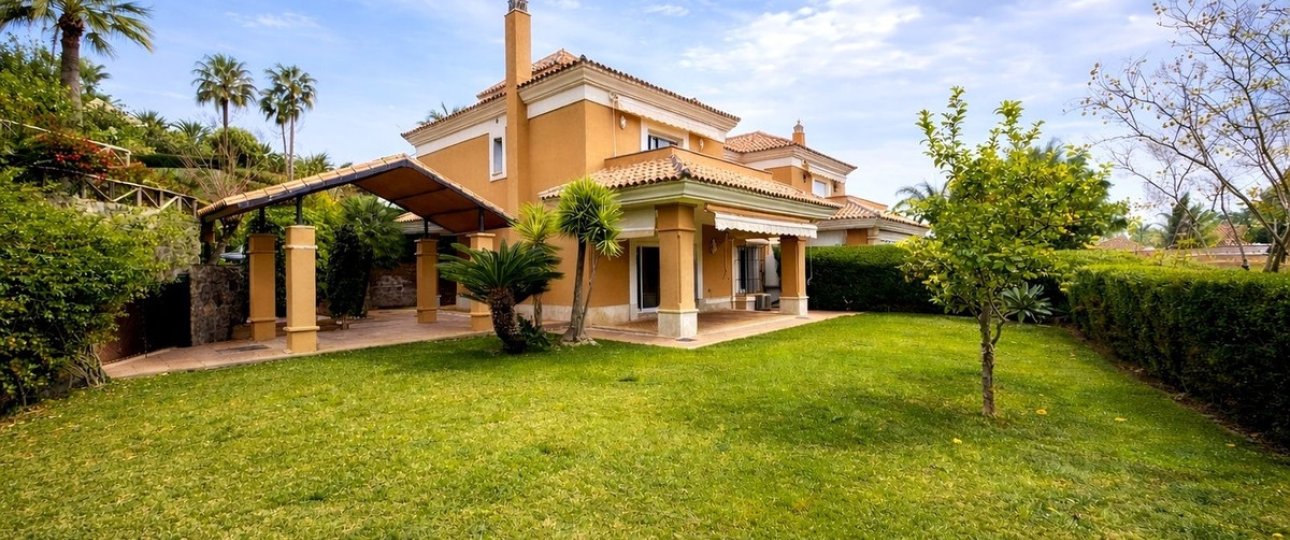Resale - Villa - Marbella - Santa Clara