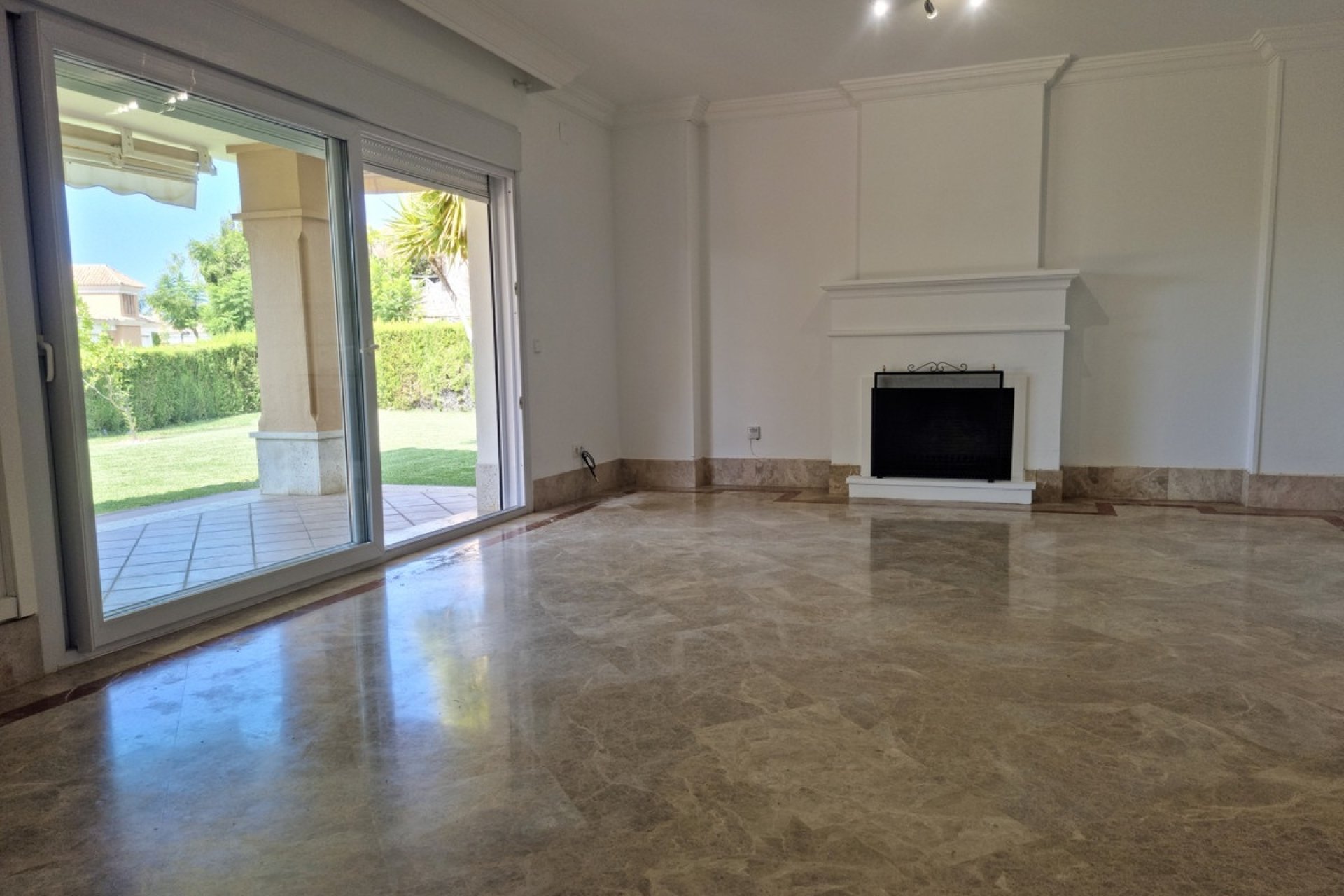 Resale - Villa - Marbella - Santa Clara