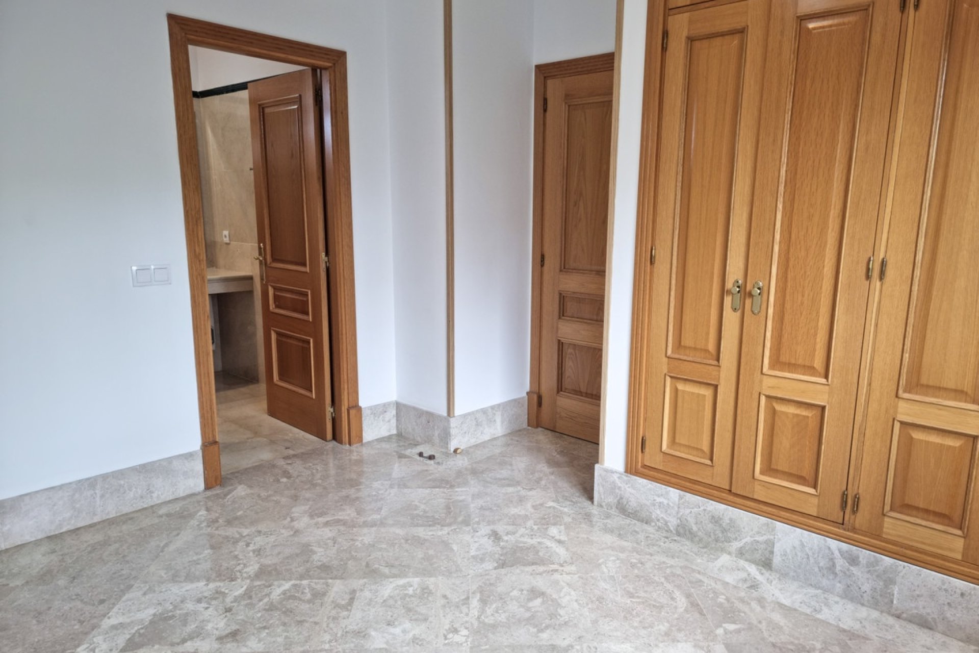 Resale - Villa - Marbella - Santa Clara