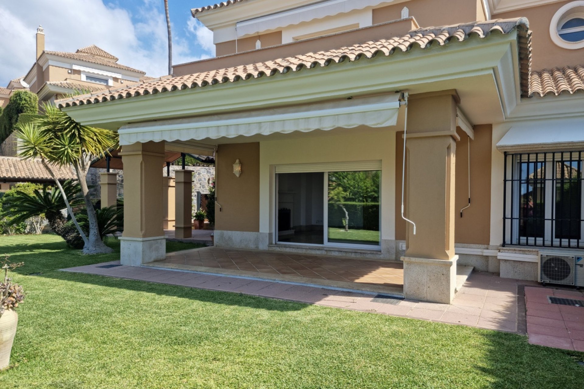 Resale - Villa - Marbella - Santa Clara