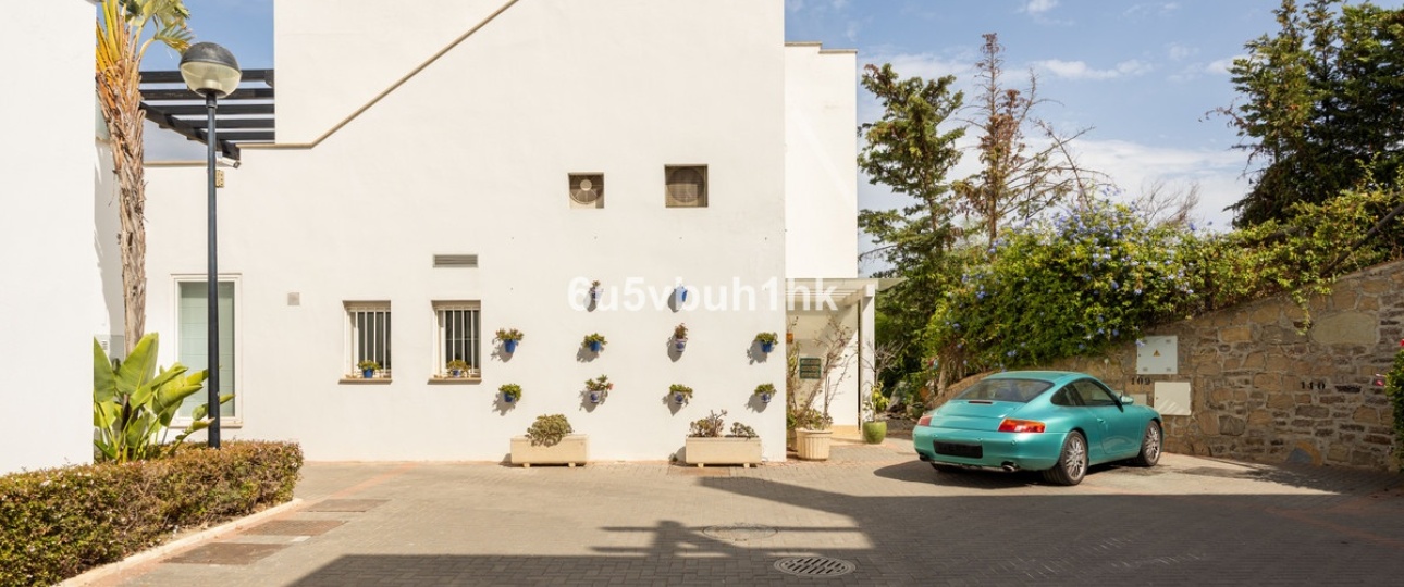 Resale - Villa - Marbella - Santa Clara