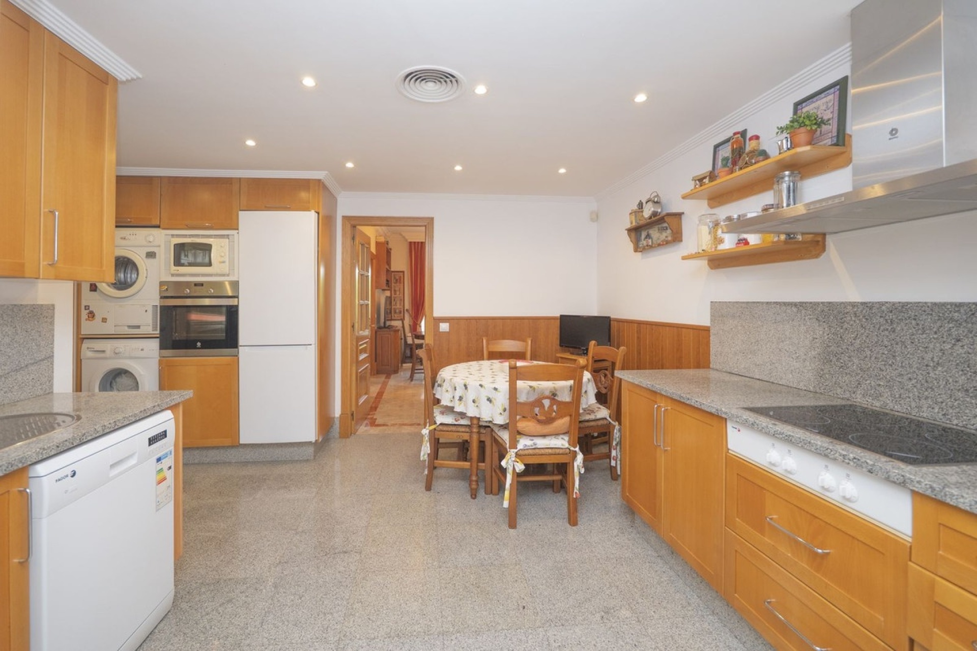 Resale - Villa - Marbella - Santa Clara