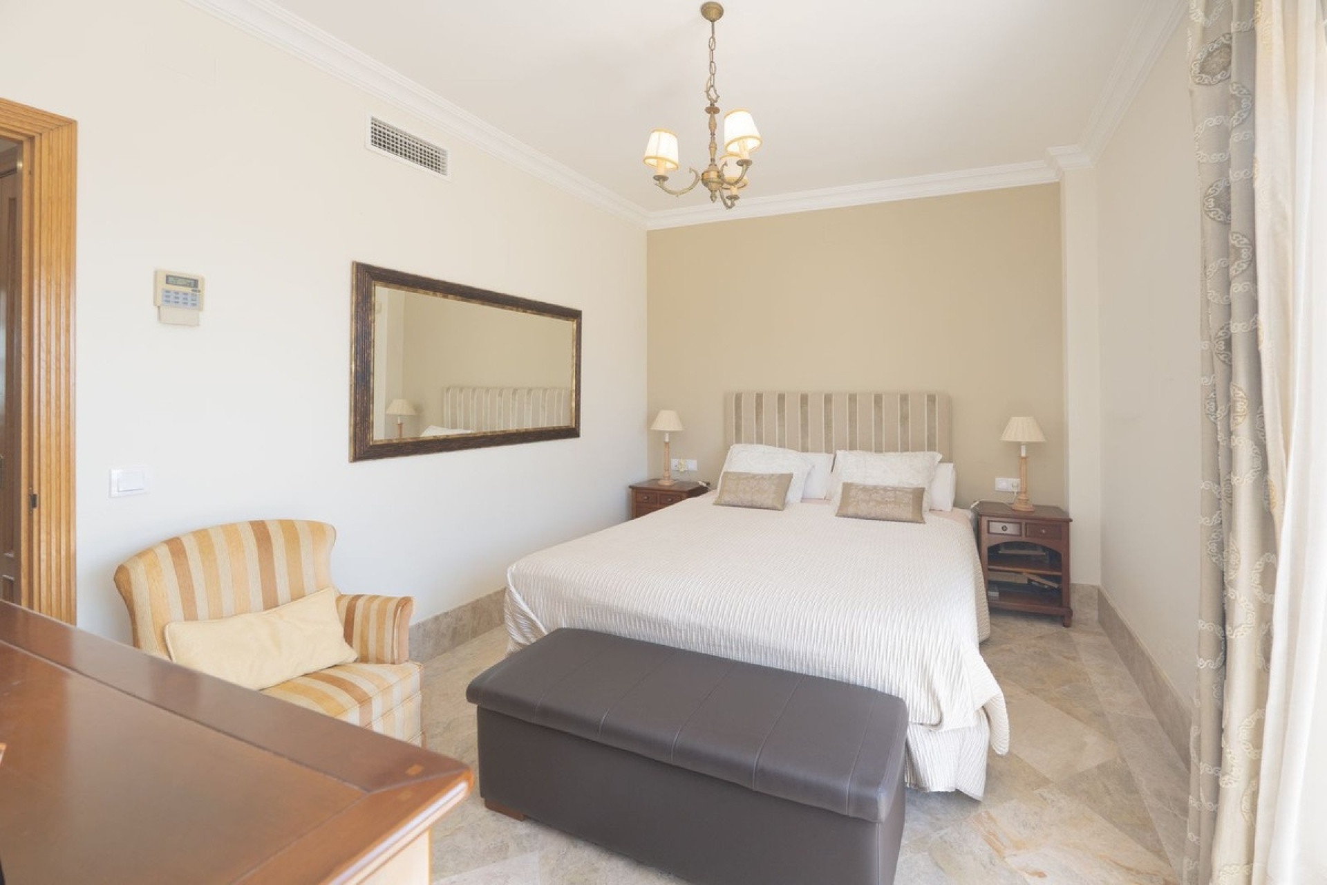 Resale - Villa - Marbella - Santa Clara