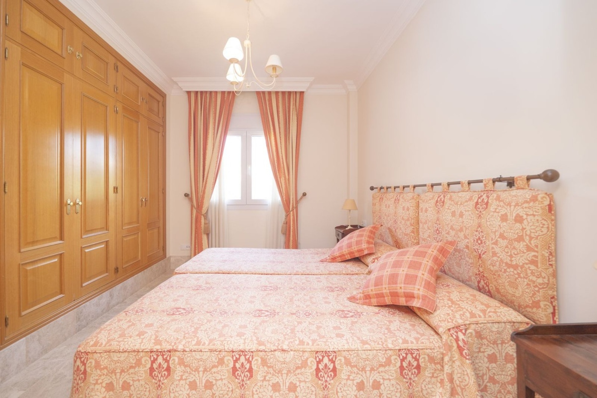 Resale - Villa - Marbella - Santa Clara