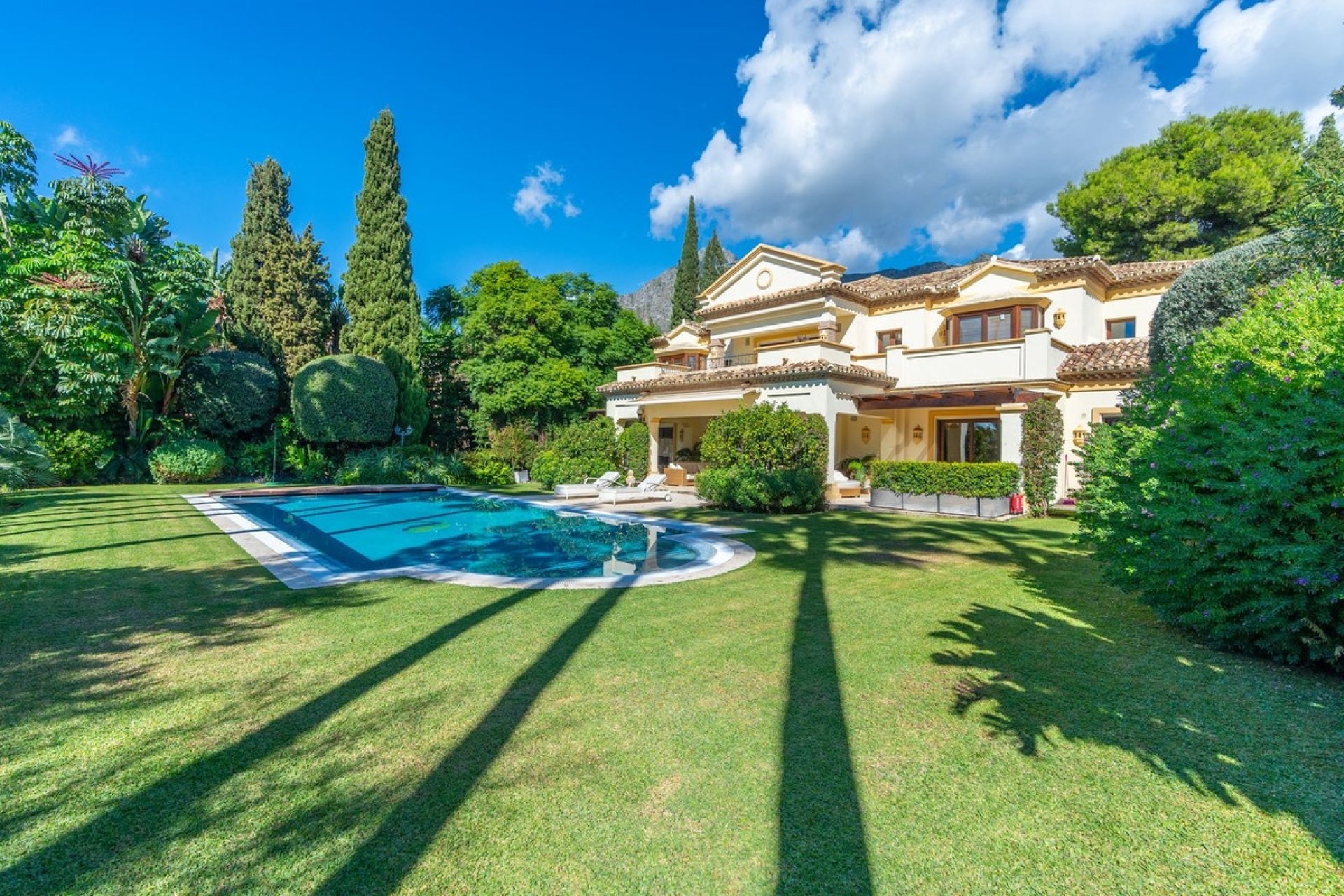 Resale - Villa - Marbella - Sierra Blanca