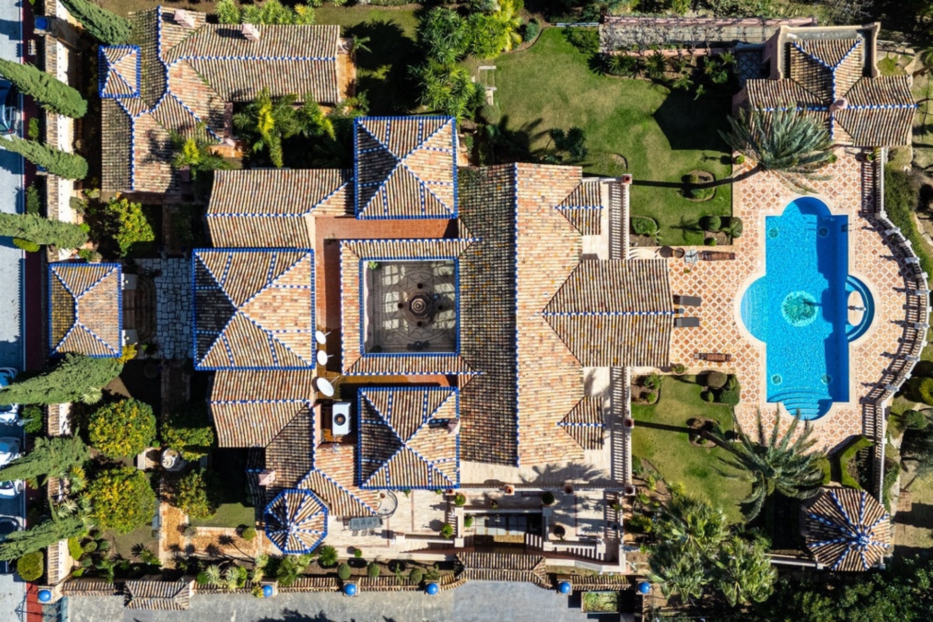 Resale - Villa - Marbella - Sierra Blanca