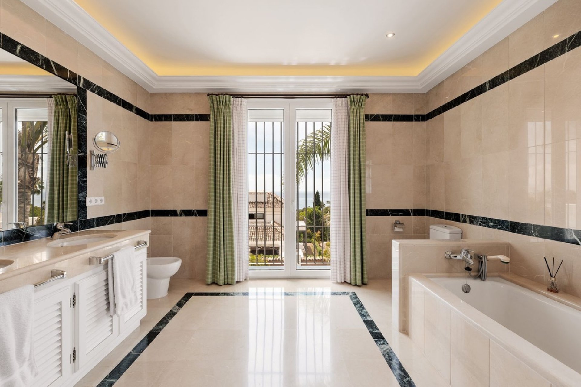 Resale - Villa - Marbella - Sierra Blanca