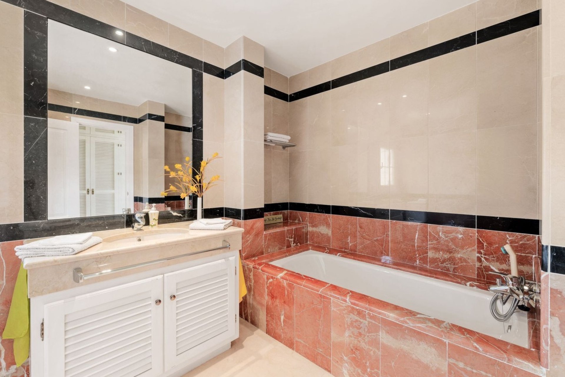 Resale - Villa - Marbella - Sierra Blanca