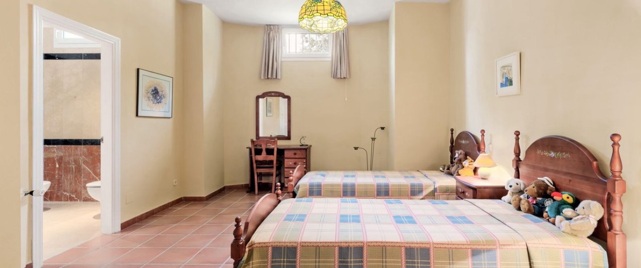 Resale - Villa - Marbella - Sierra Blanca