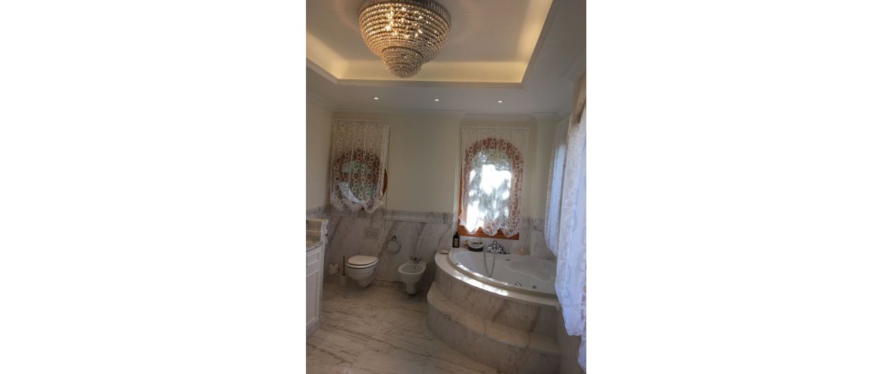 Resale - Villa - Marbella - Sierra Blanca