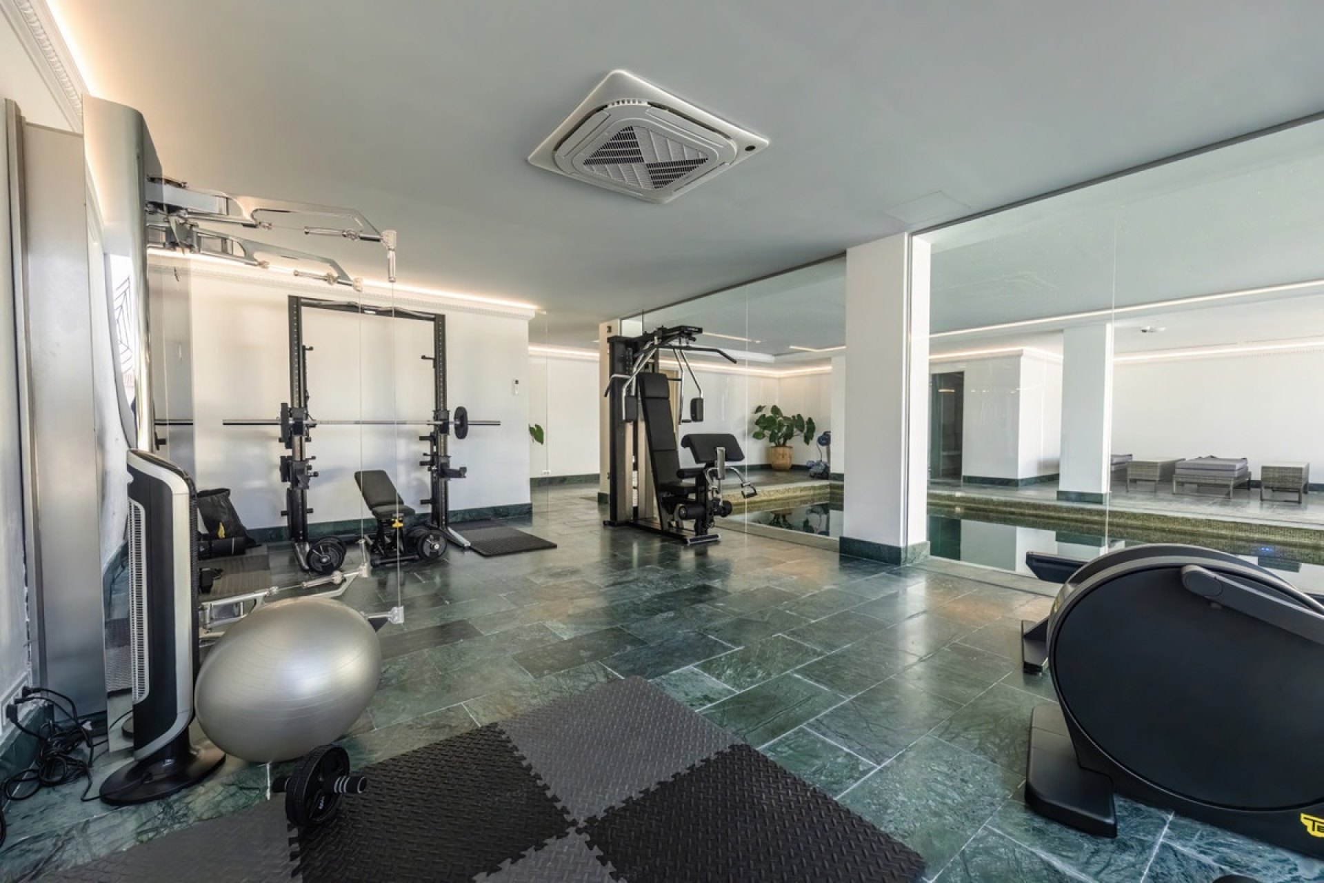 Resale - Villa - Marbella - Sierra Blanca