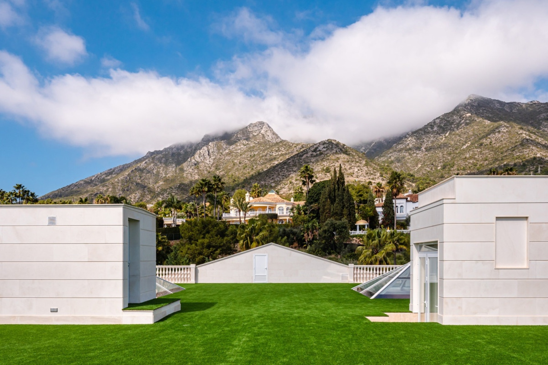 Resale - Villa - Marbella - Sierra Blanca