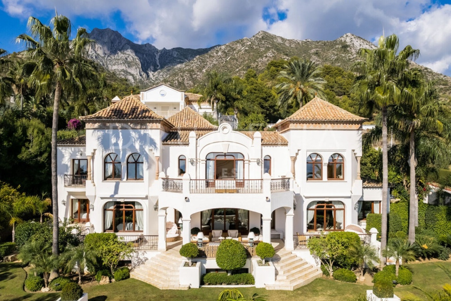Resale - Villa - Marbella - Sierra Blanca
