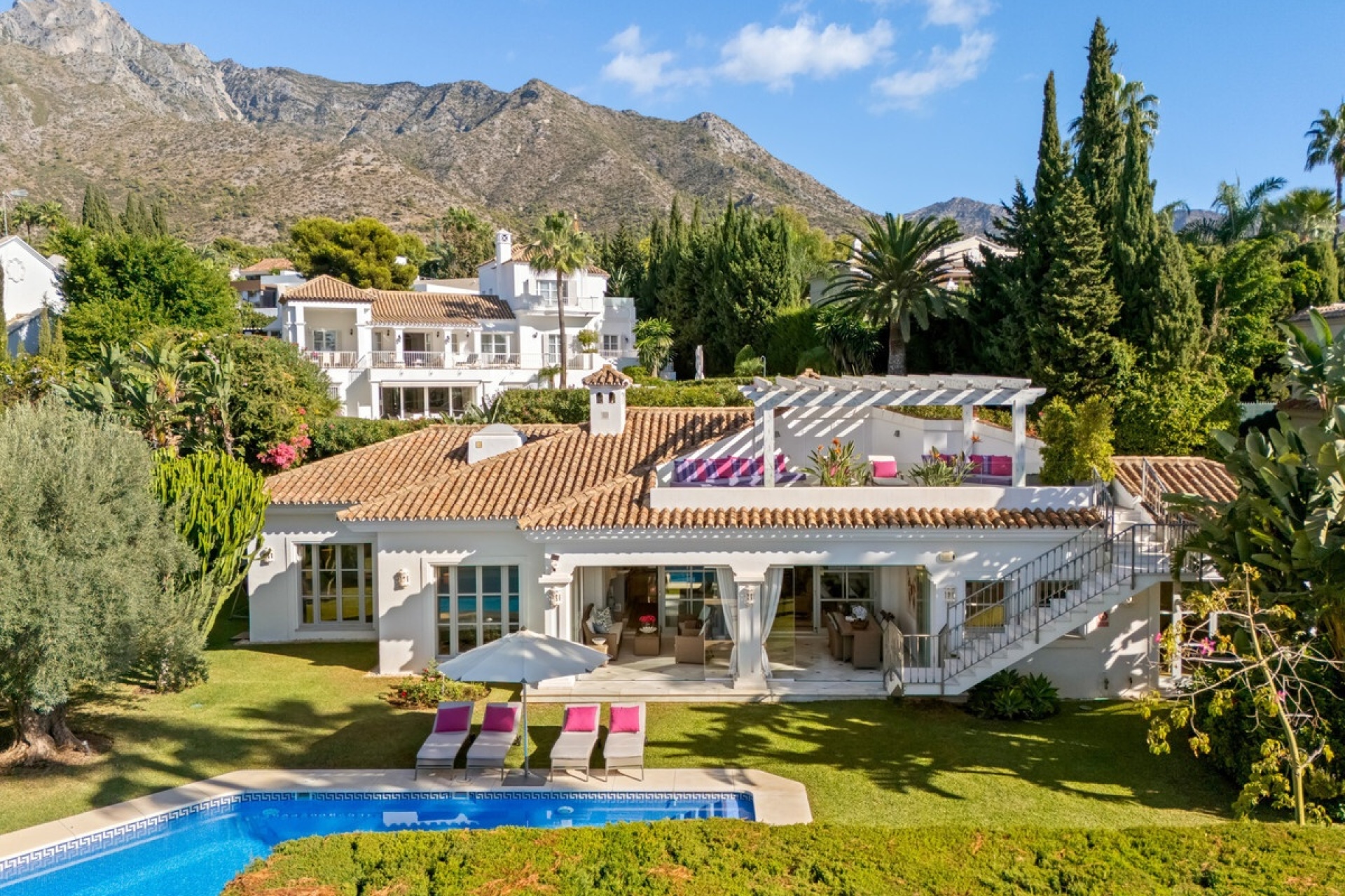 Resale - Villa - Marbella - Sierra Blanca
