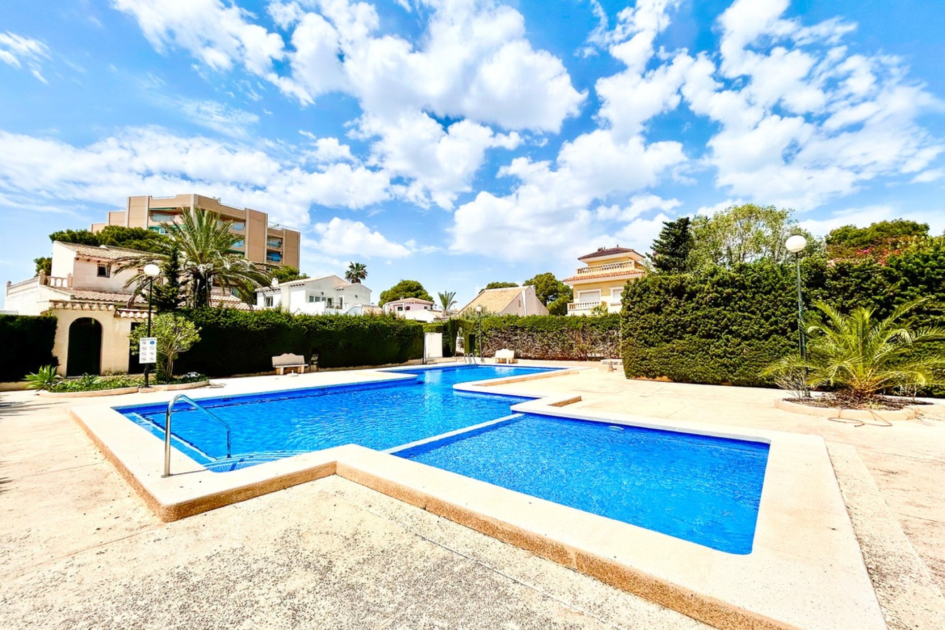 Resale - Villa - Orihuela - La Zenia