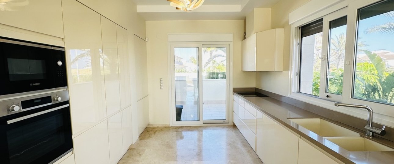 Resale - Villa - Orihuela - La Zenia