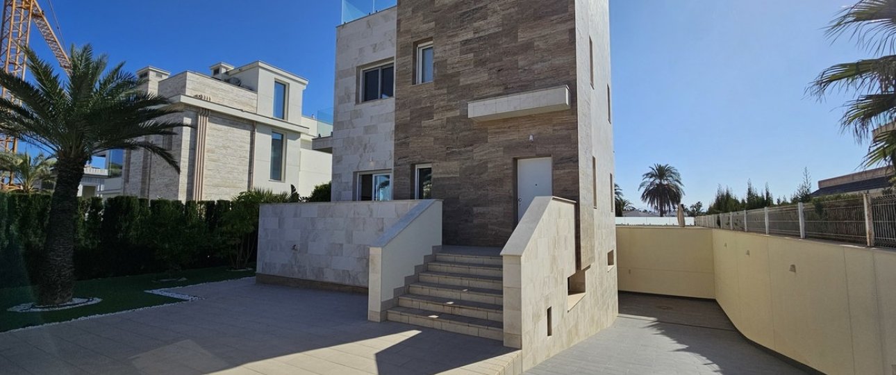 Resale - Villa - Orihuela - La Zenia