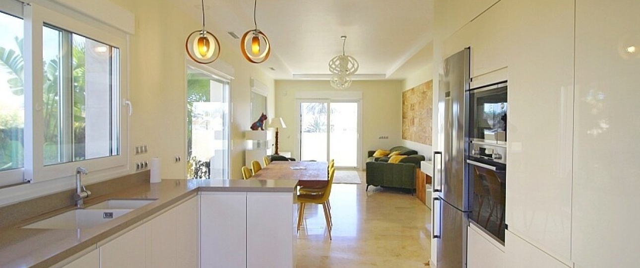 Resale - Villa - Orihuela - La Zenia