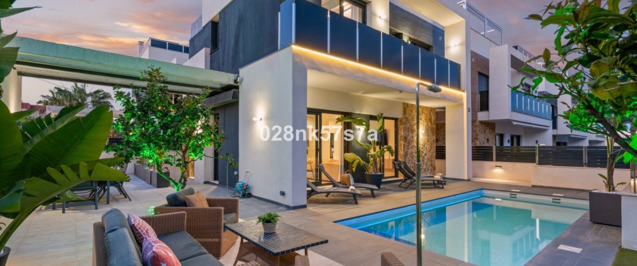 Resale - Villa - Orihuela - Lomas De Campoamor