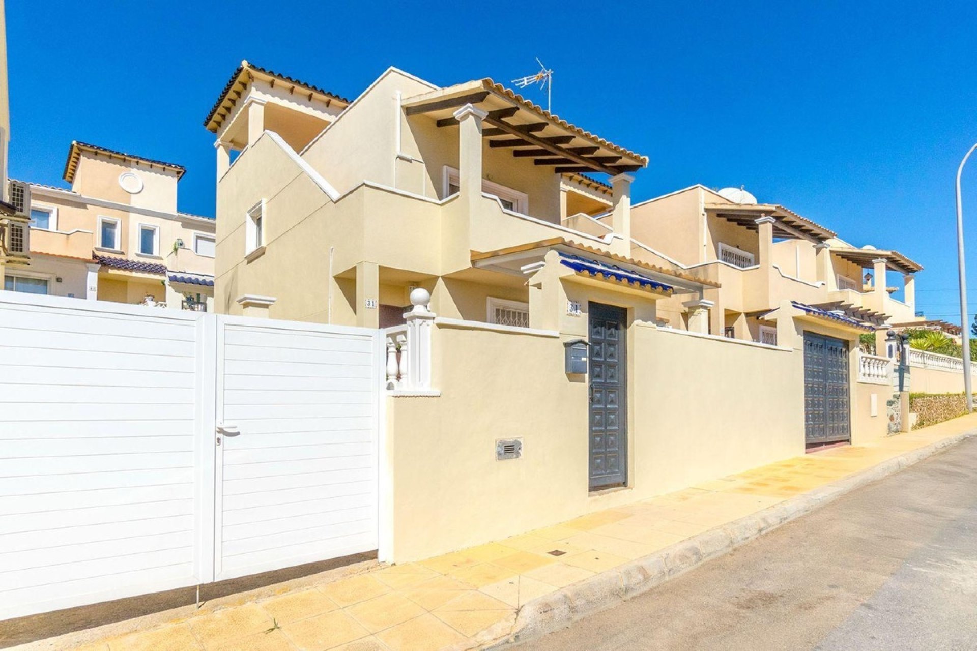 Resale - Villa - Orihuela - Orihuela Costa