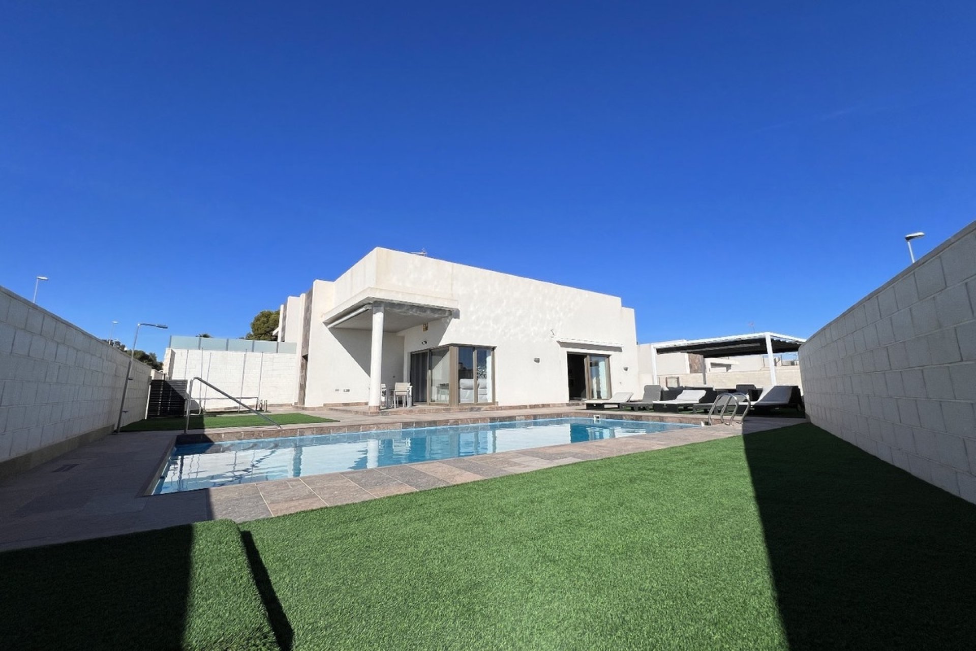 Resale - Villa - Orihuela - Orihuela Costa