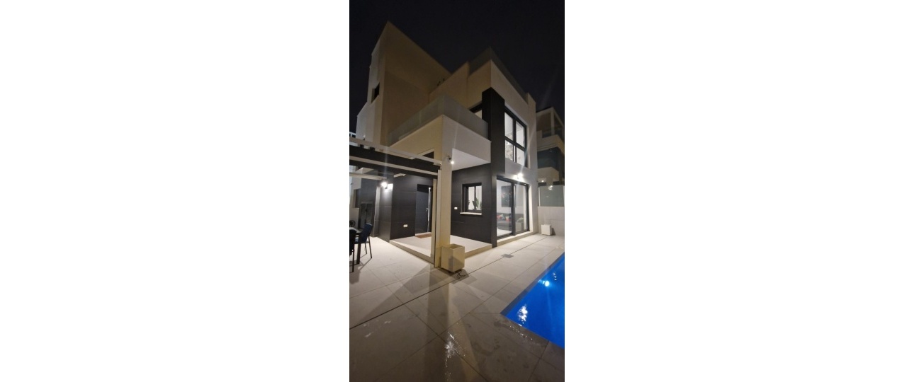 Resale - Villa - Orihuela - Punta Prima