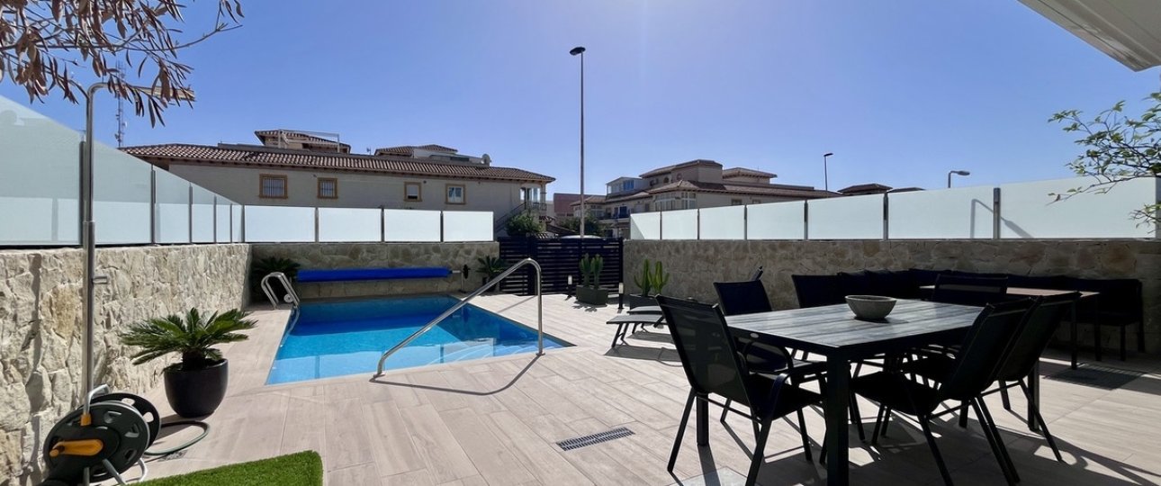 Resale - Villa - Orihuela - Punta Prima