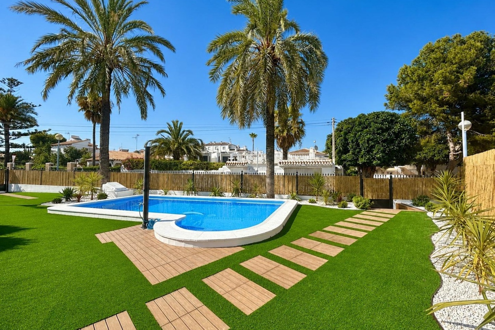 Resale - Villa - Orihuela - Punta Prima