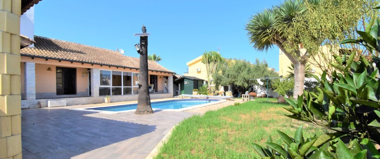 Resale - Villa - Orihuela - Villamartin