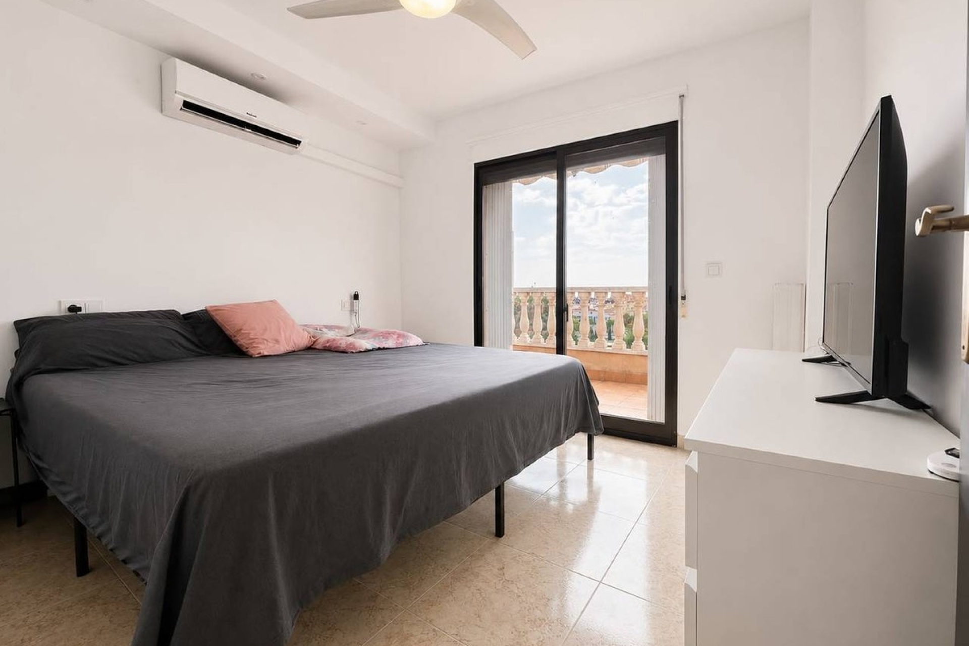 Resale - Villa - Orihuela - Villamartin