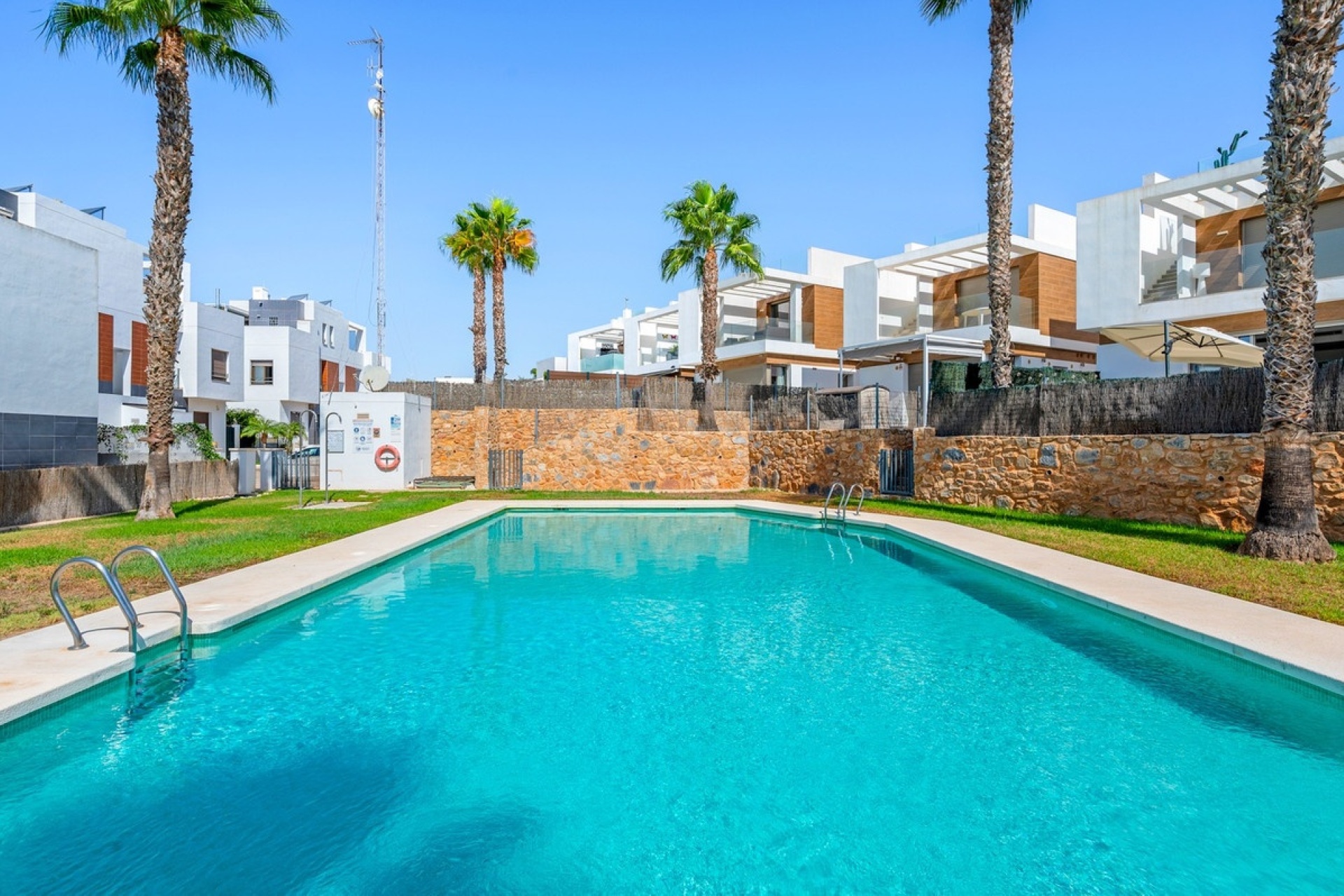 Resale - Villa - Orihuela - Villamartin