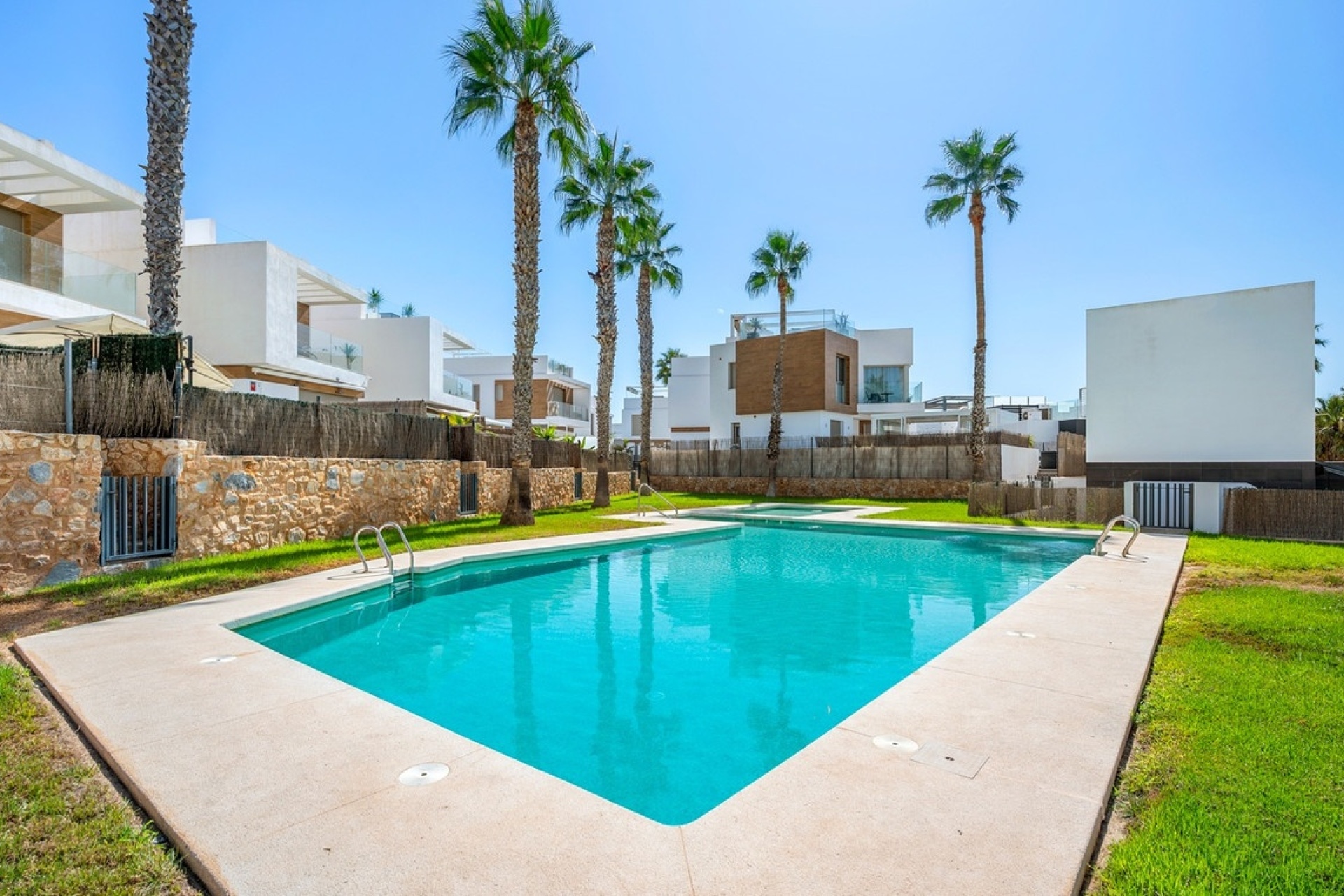 Resale - Villa - Orihuela - Villamartin