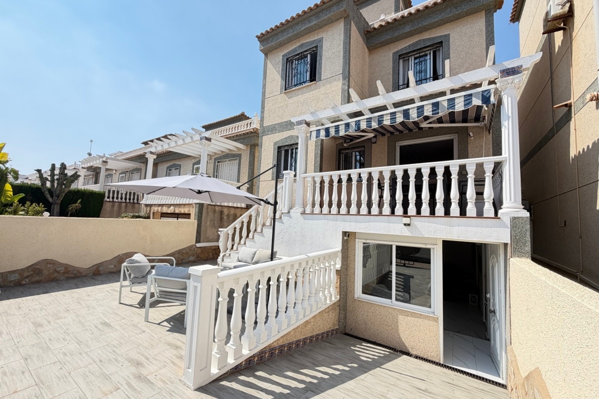Resale - Villa - Orihuela - Villamartin