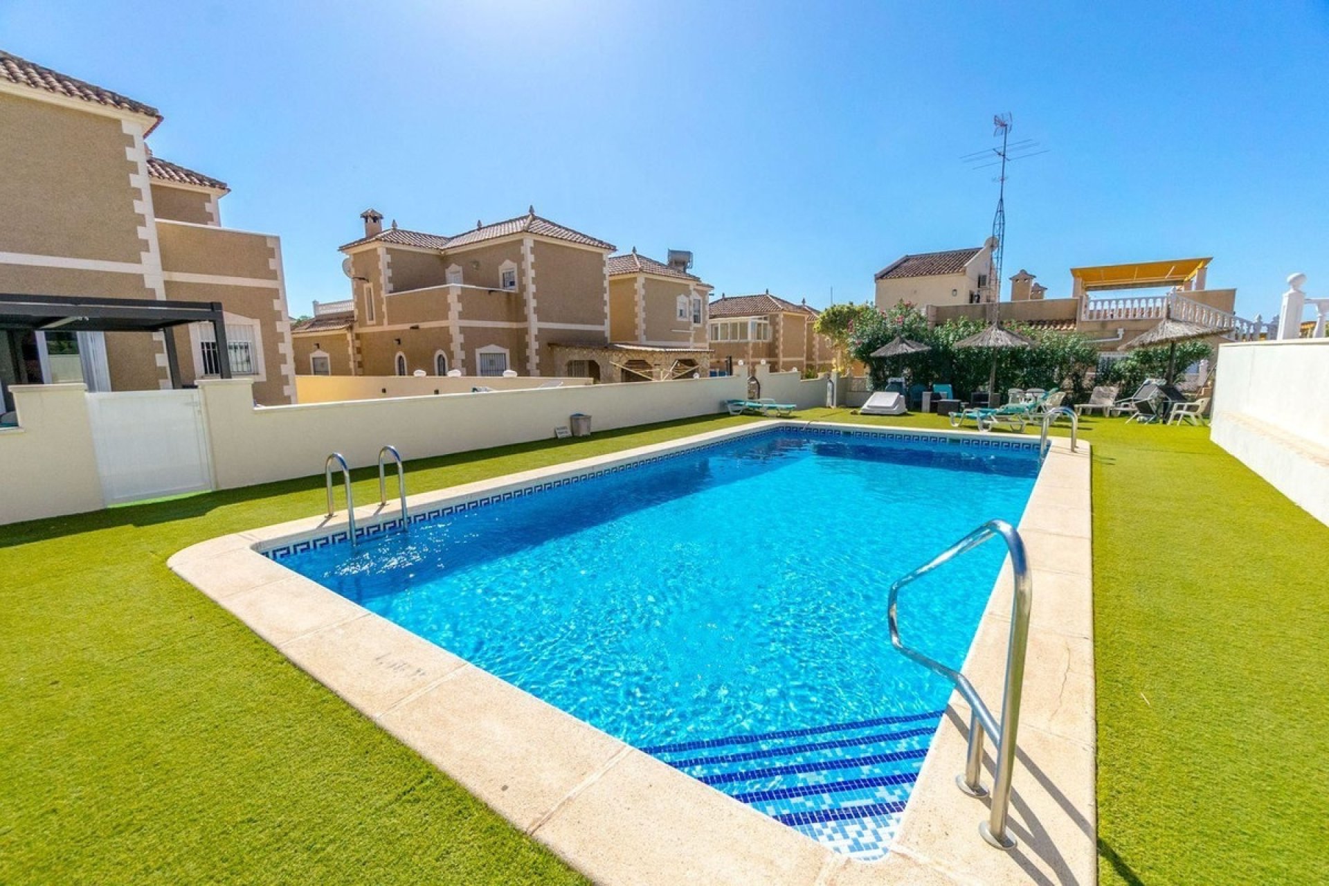 Resale - Villa - Orihuela - Villamartin