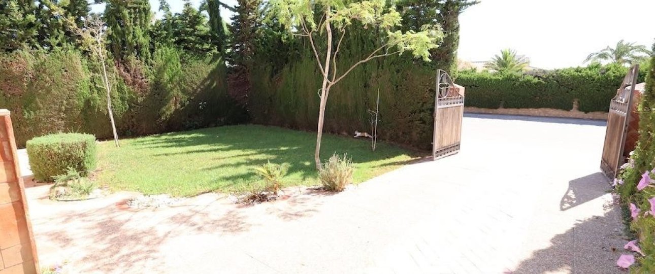 Resale - Villa - Orihuela - Villamartin