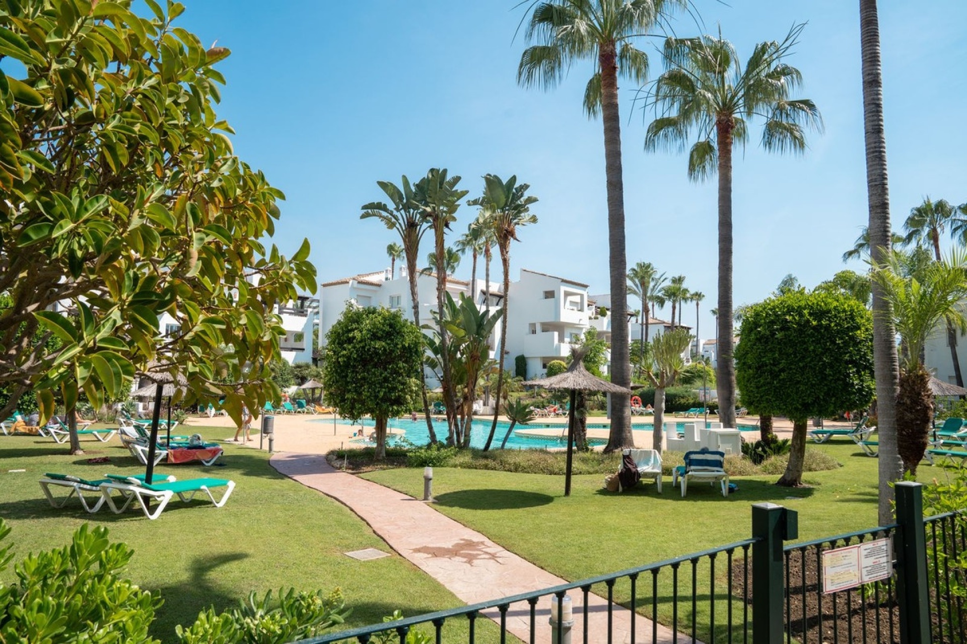 Rynek wtórny - apartment - Estepona - Costalita