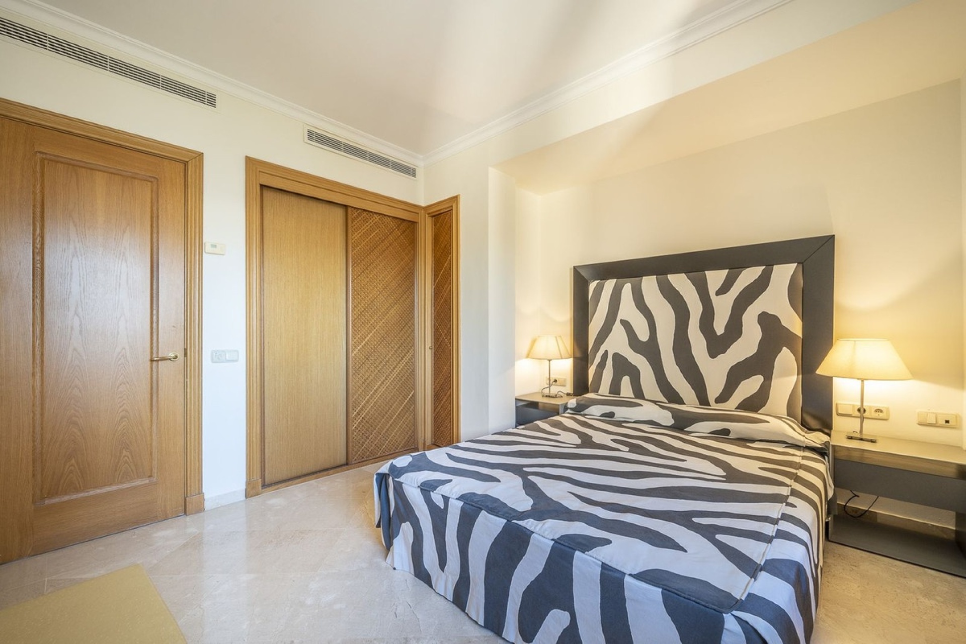 Rynek wtórny - apartment - Estepona - Costalita