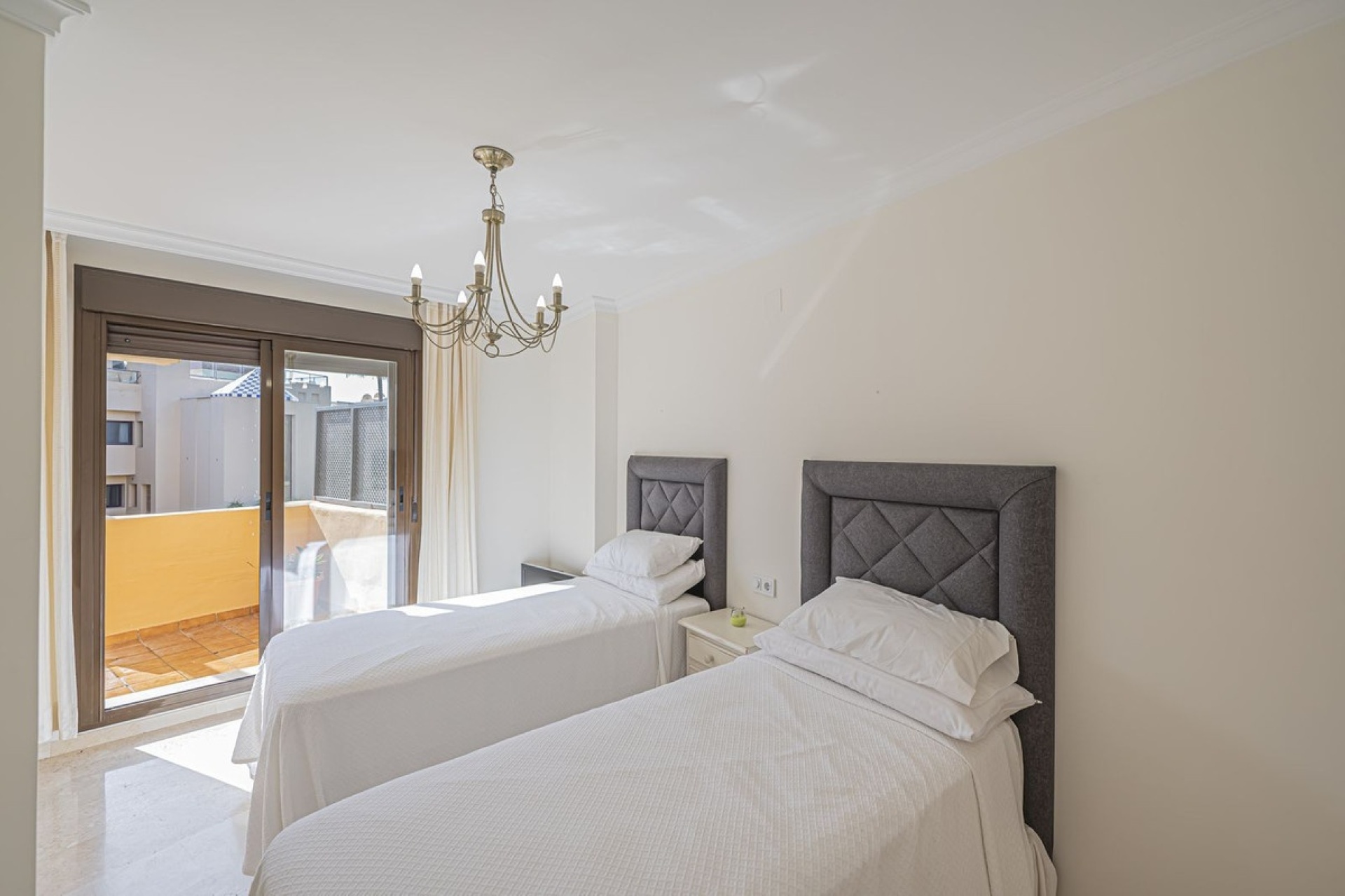 Rynek wtórny - apartment - Estepona - Costalita