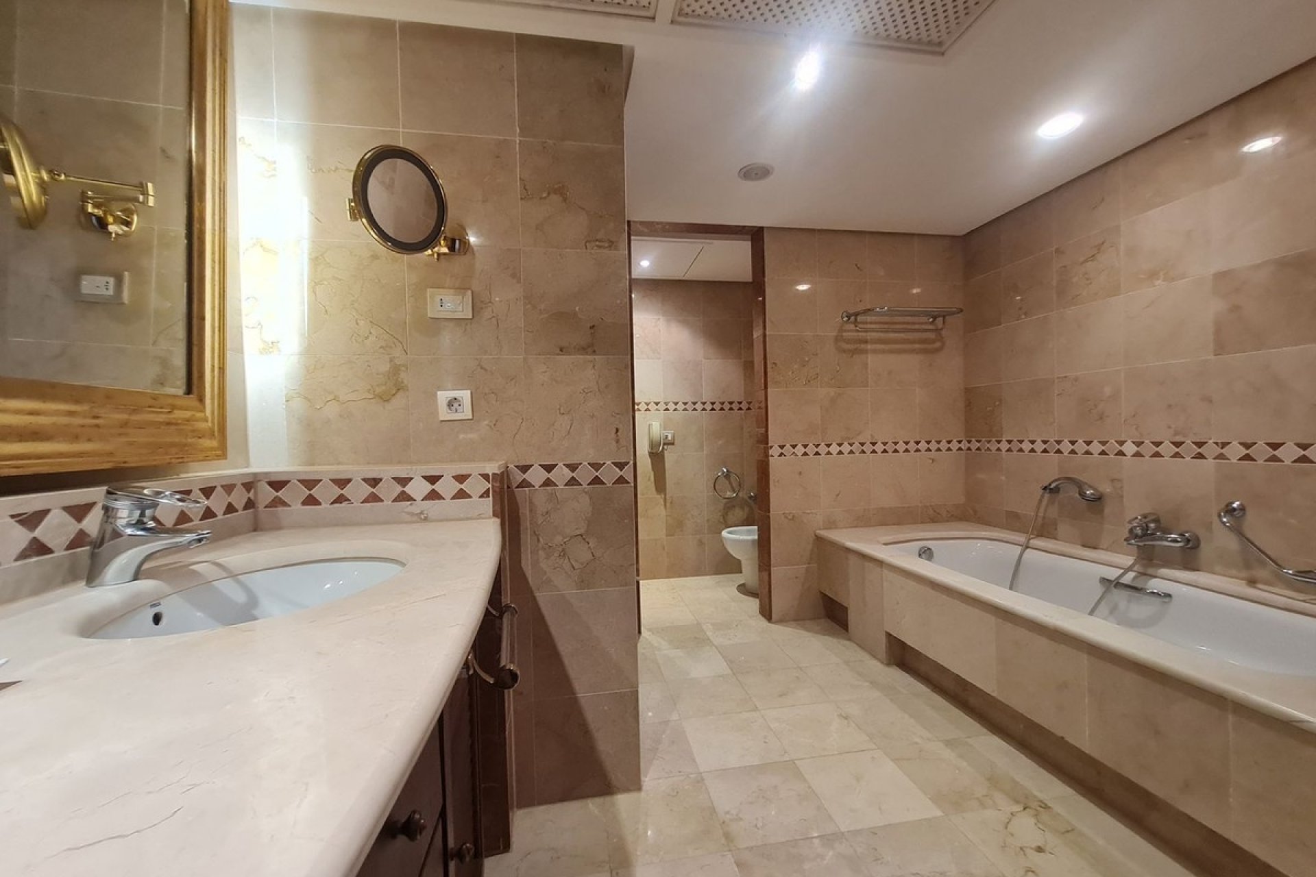 Rynek wtórny - apartment - Estepona - Estepona Centro