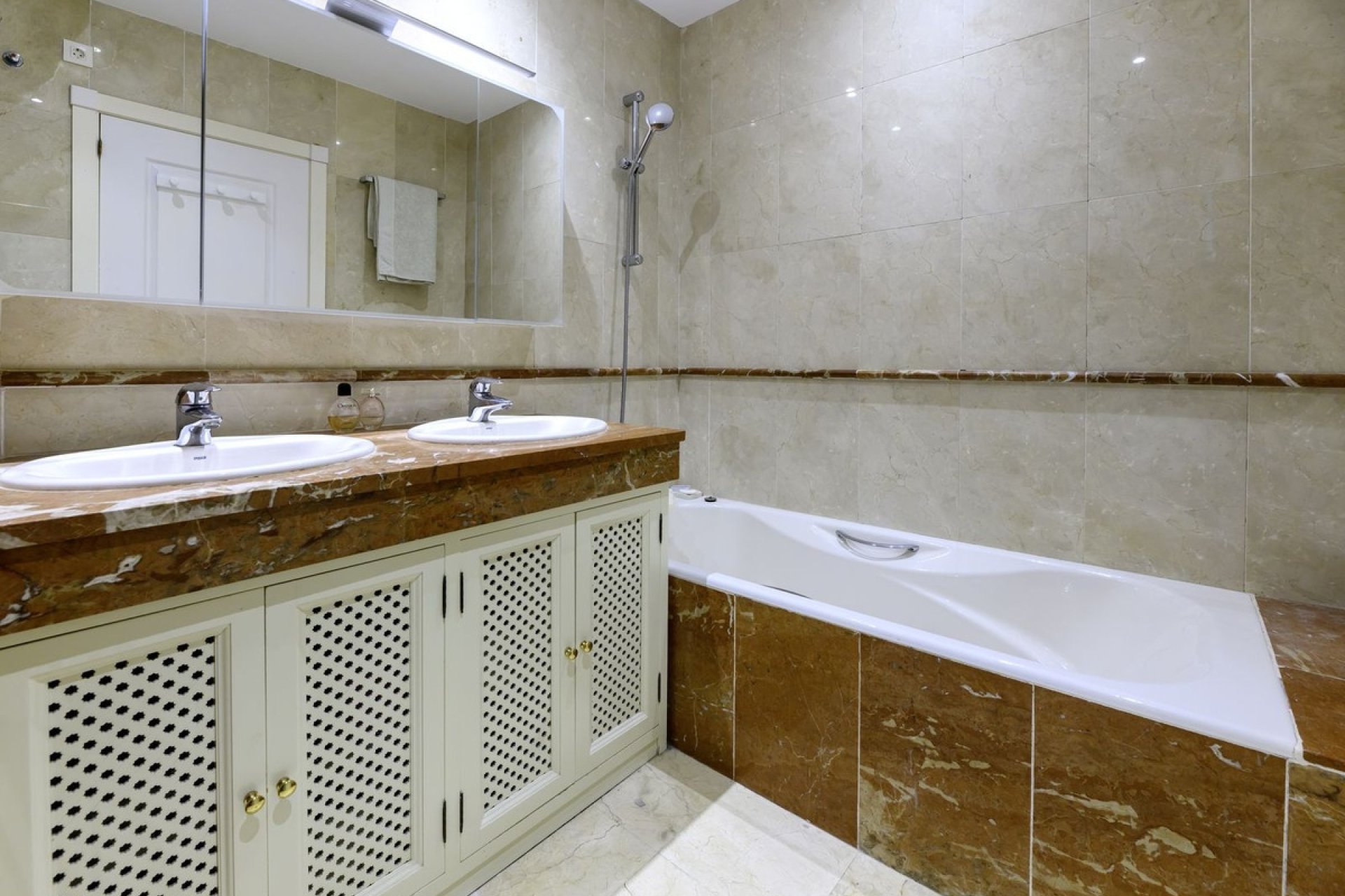 Rynek wtórny - apartment - Estepona - Estepona Centro