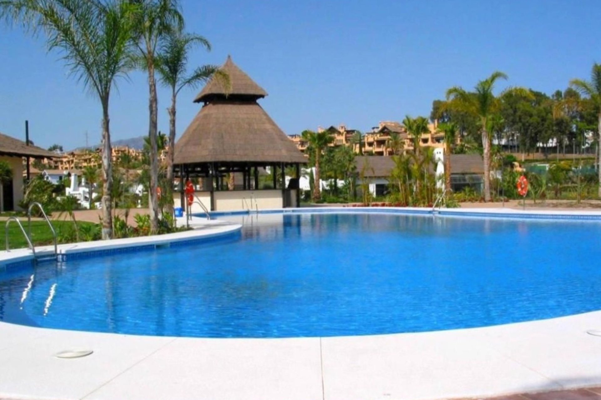 Rynek wtórny - apartment - Estepona - New Golden Mile