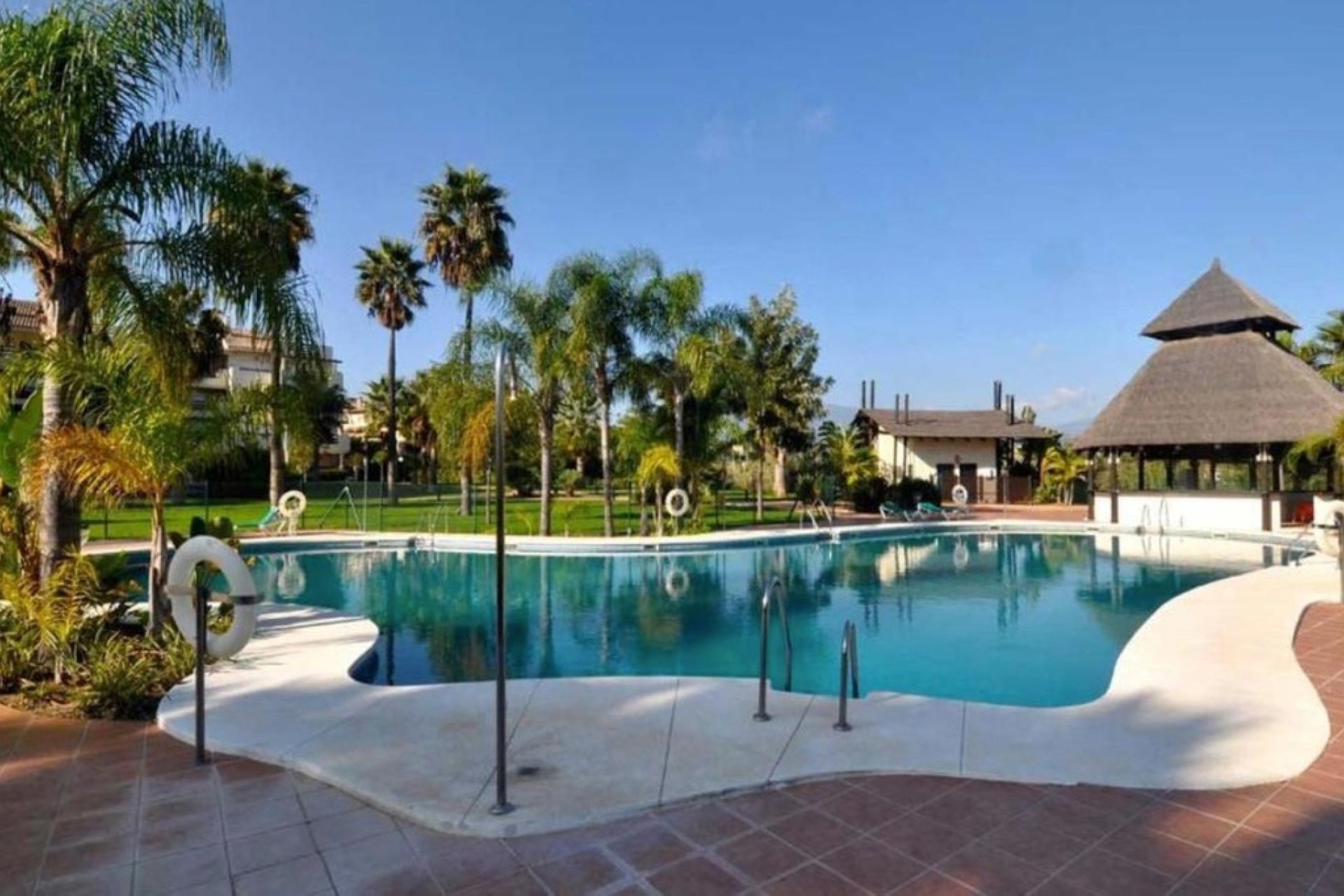 Rynek wtórny - apartment - Estepona - New Golden Mile