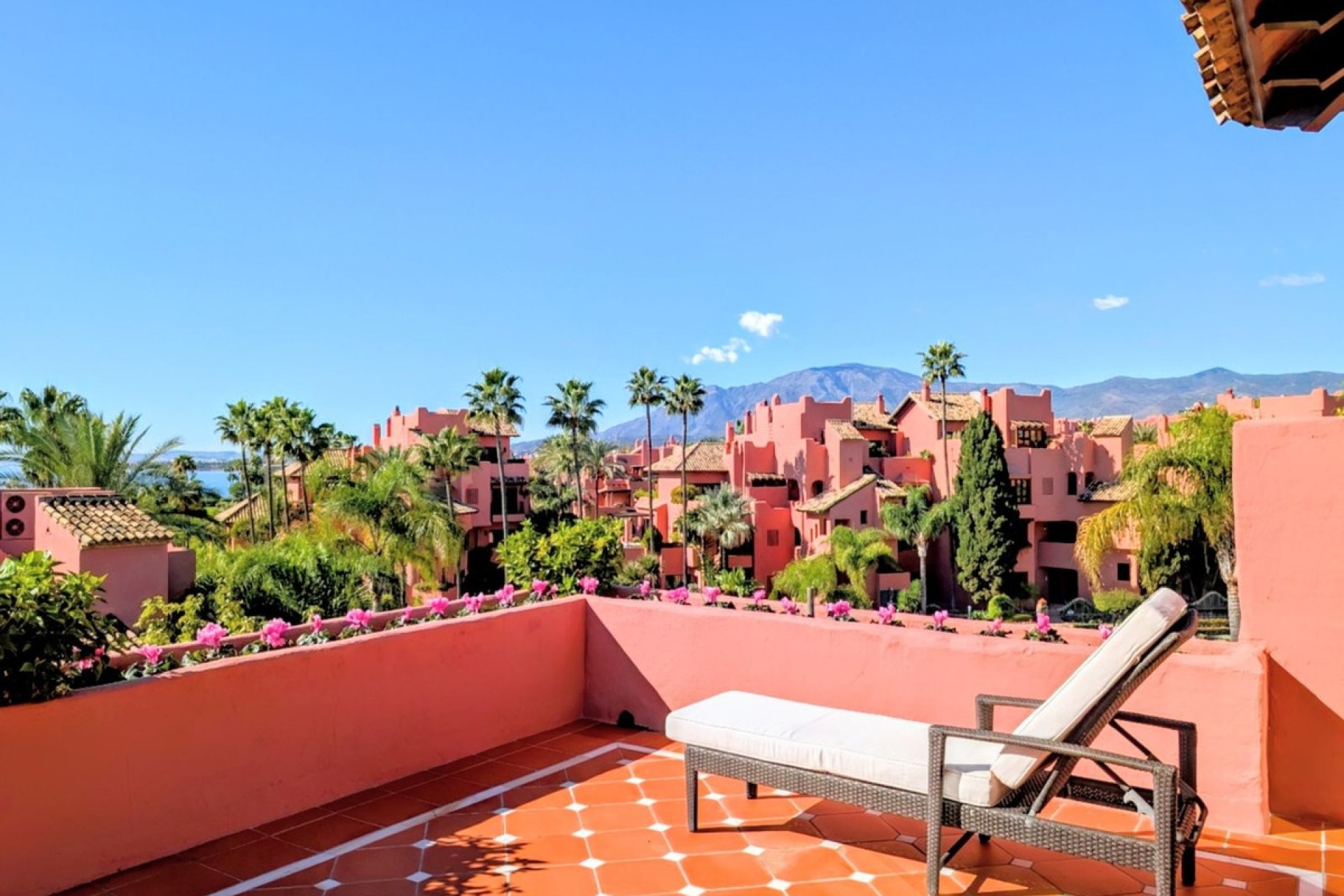 Rynek wtórny - apartment - Estepona - New Golden Mile