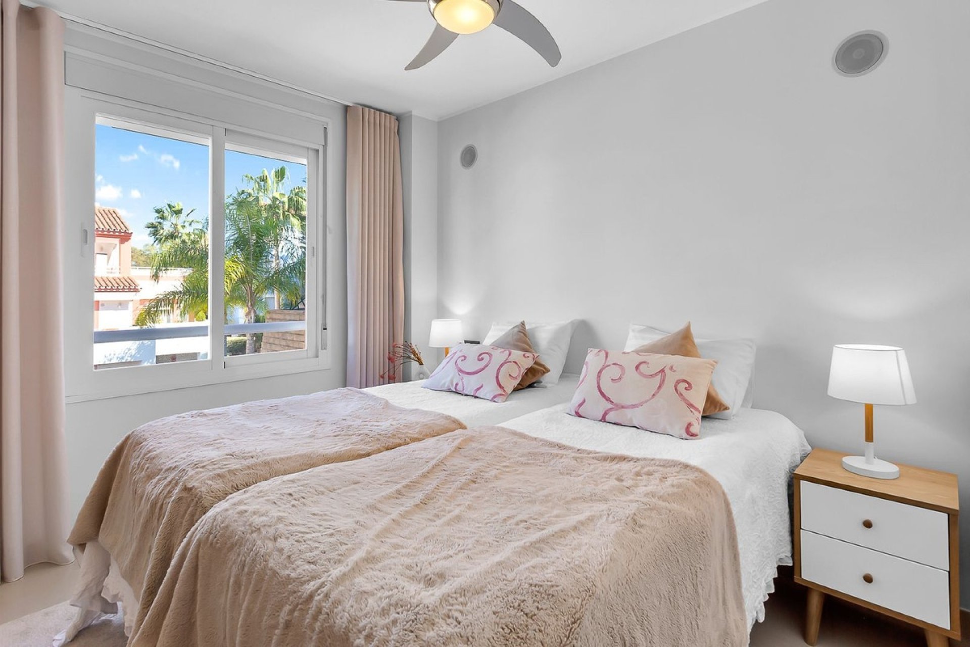Rynek wtórny - apartment - Estepona - New Golden Mile