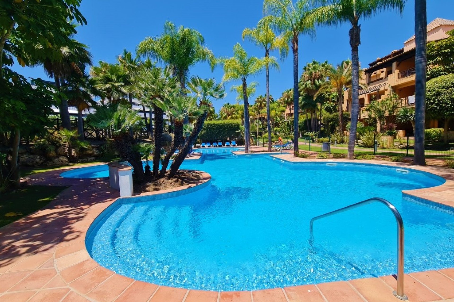 Rynek wtórny - apartment - Estepona - New Golden Mile
