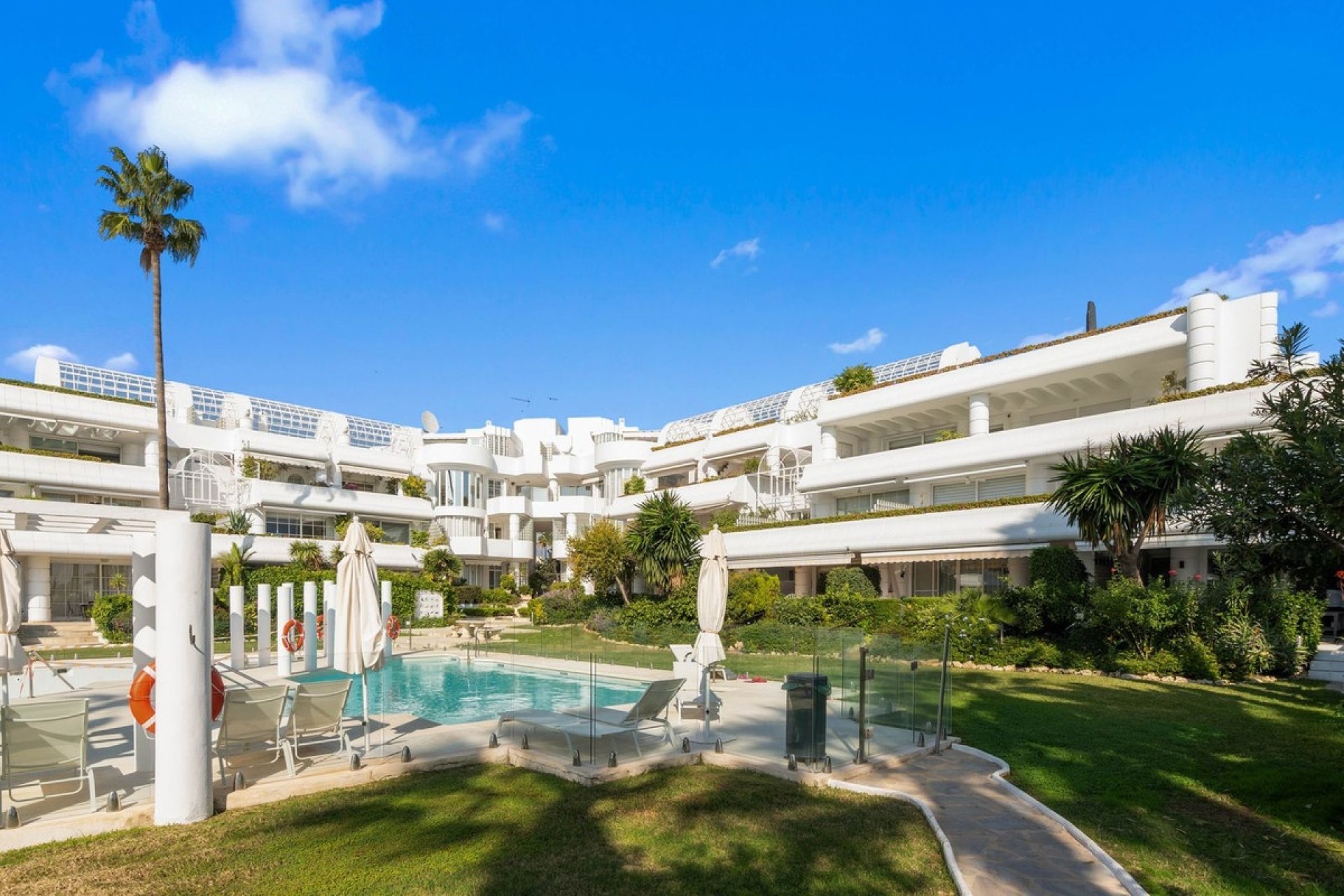 Rynek wtórny - apartment - Estepona - New Golden Mile