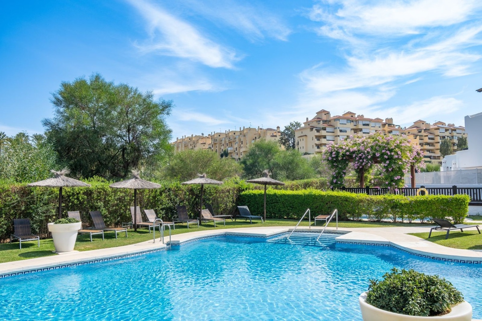 Rynek wtórny - apartment - Estepona - New Golden Mile