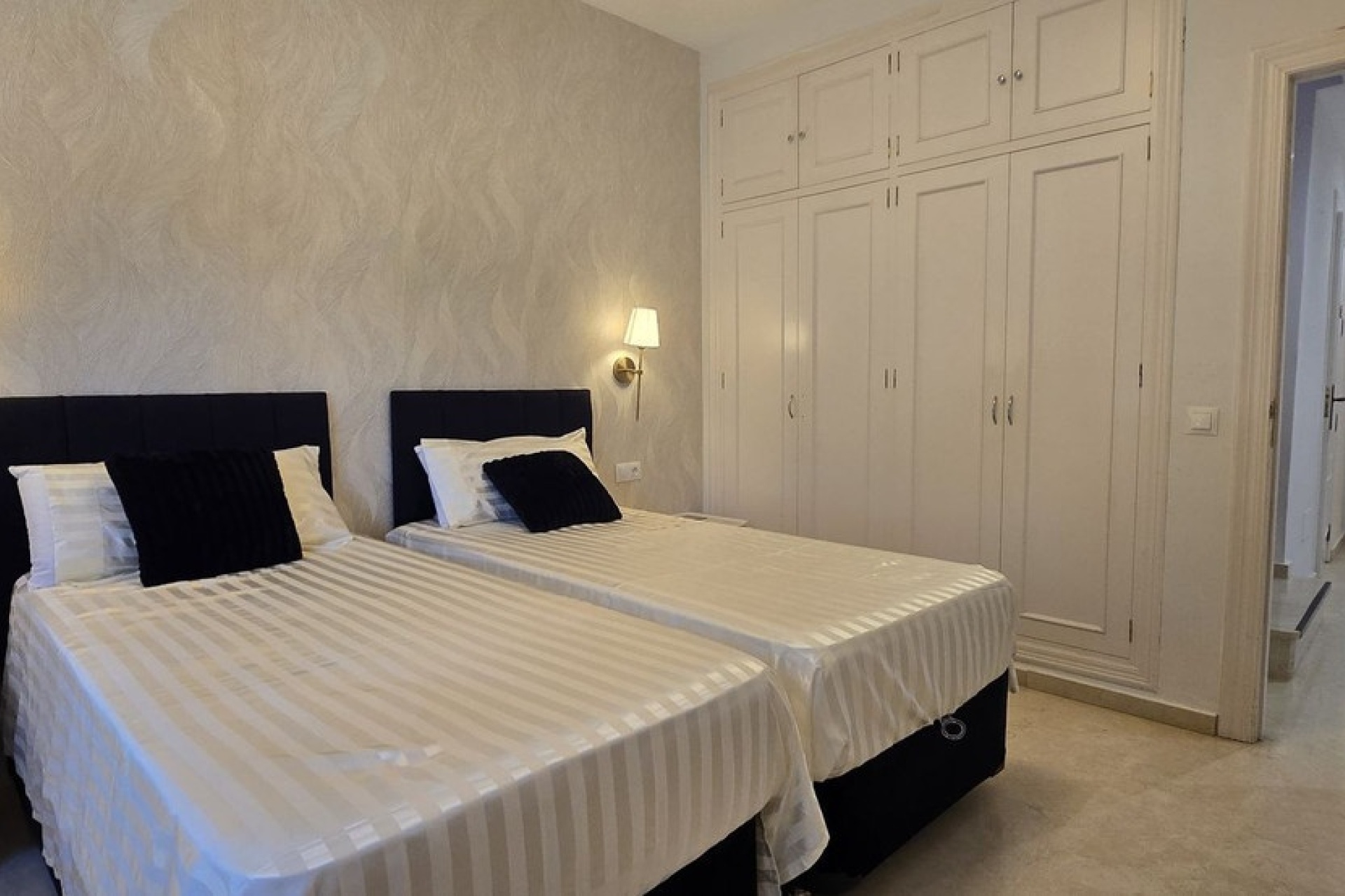 Rynek wtórny - apartment - Estepona - New Golden Mile